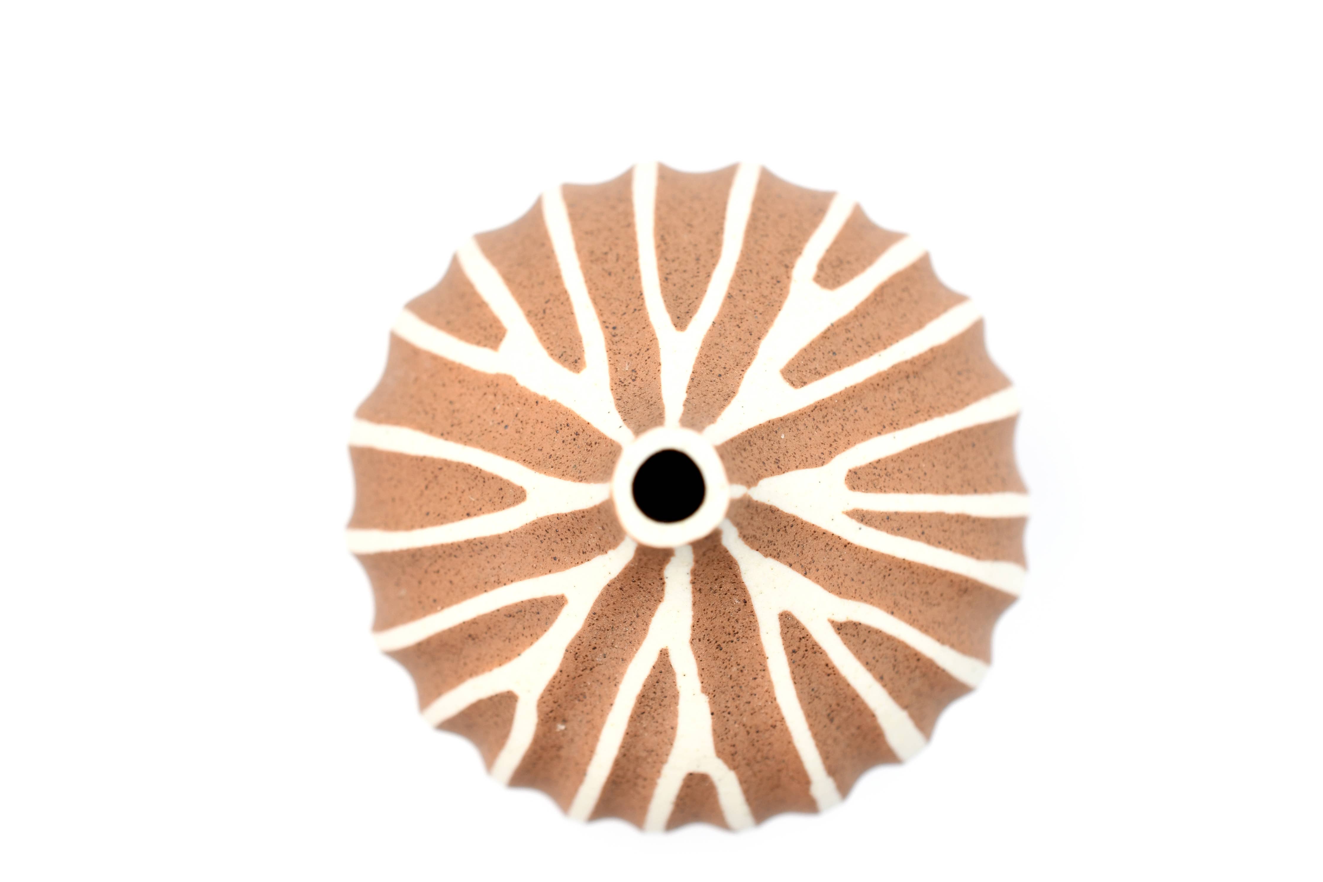 Terra Congo – Handcrafted Porcelain Bud Vase