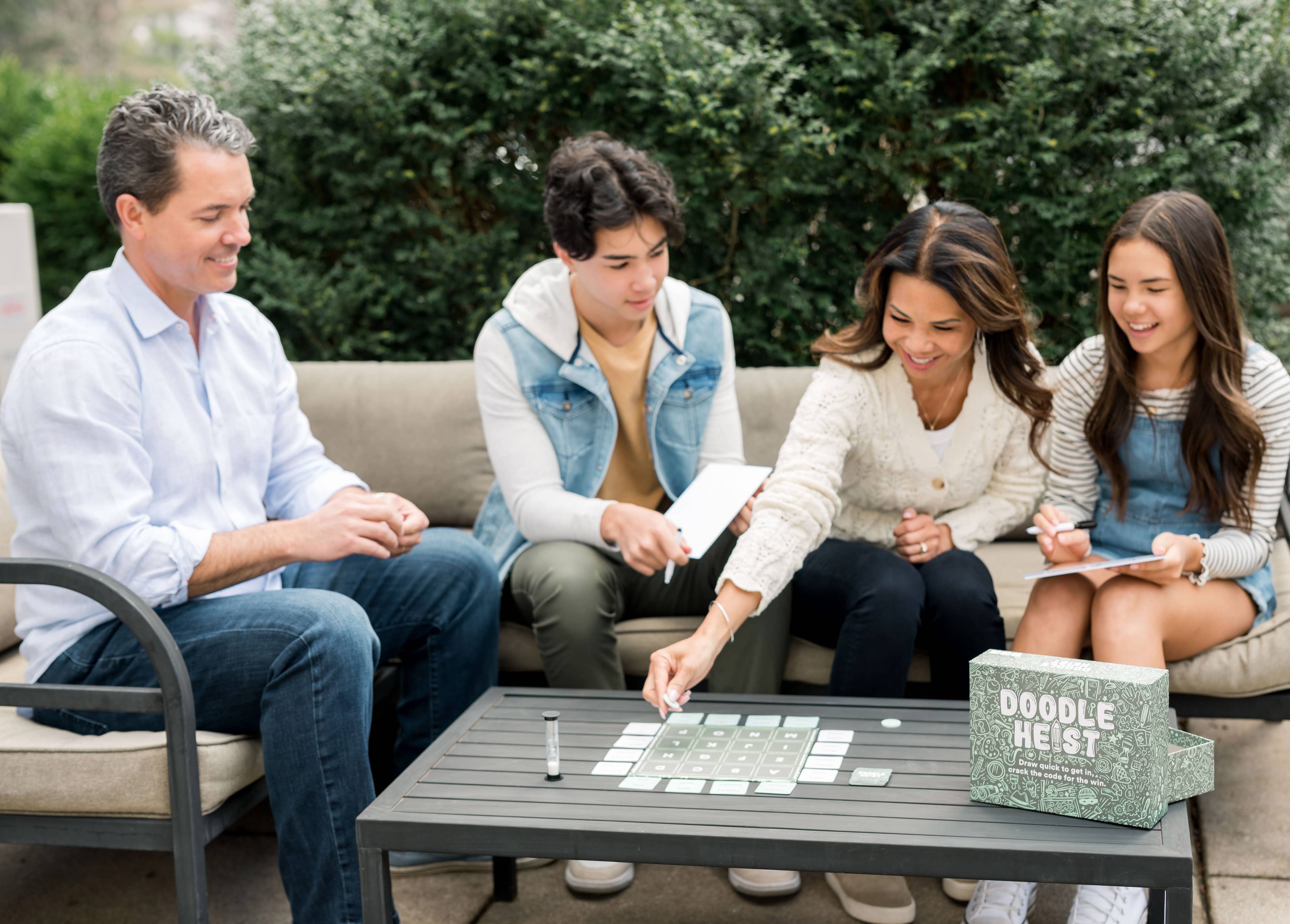 DOODLE HEIST: The Quick Drawing Family Party Game