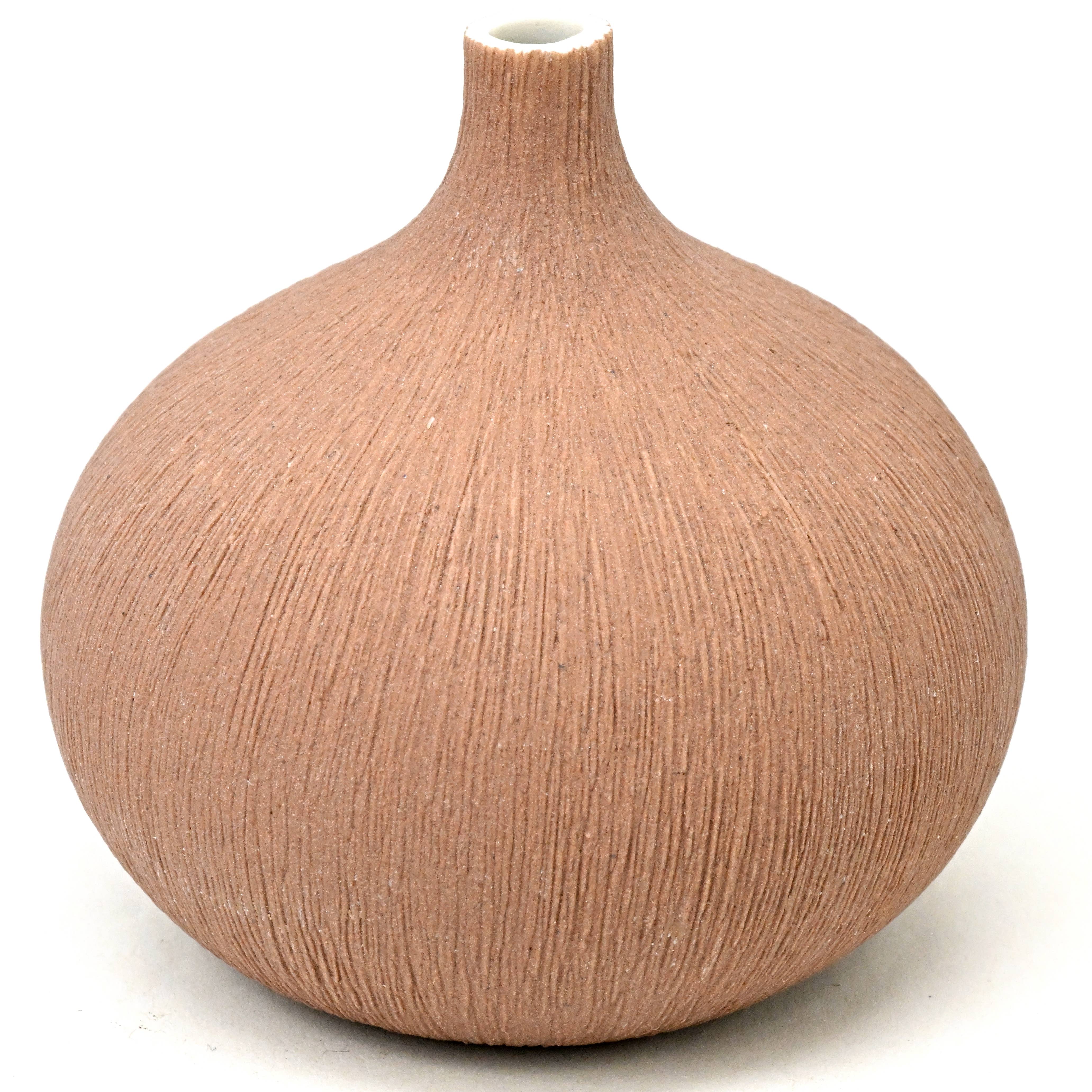Congo – Handcrafted Porcelain Bud Vase