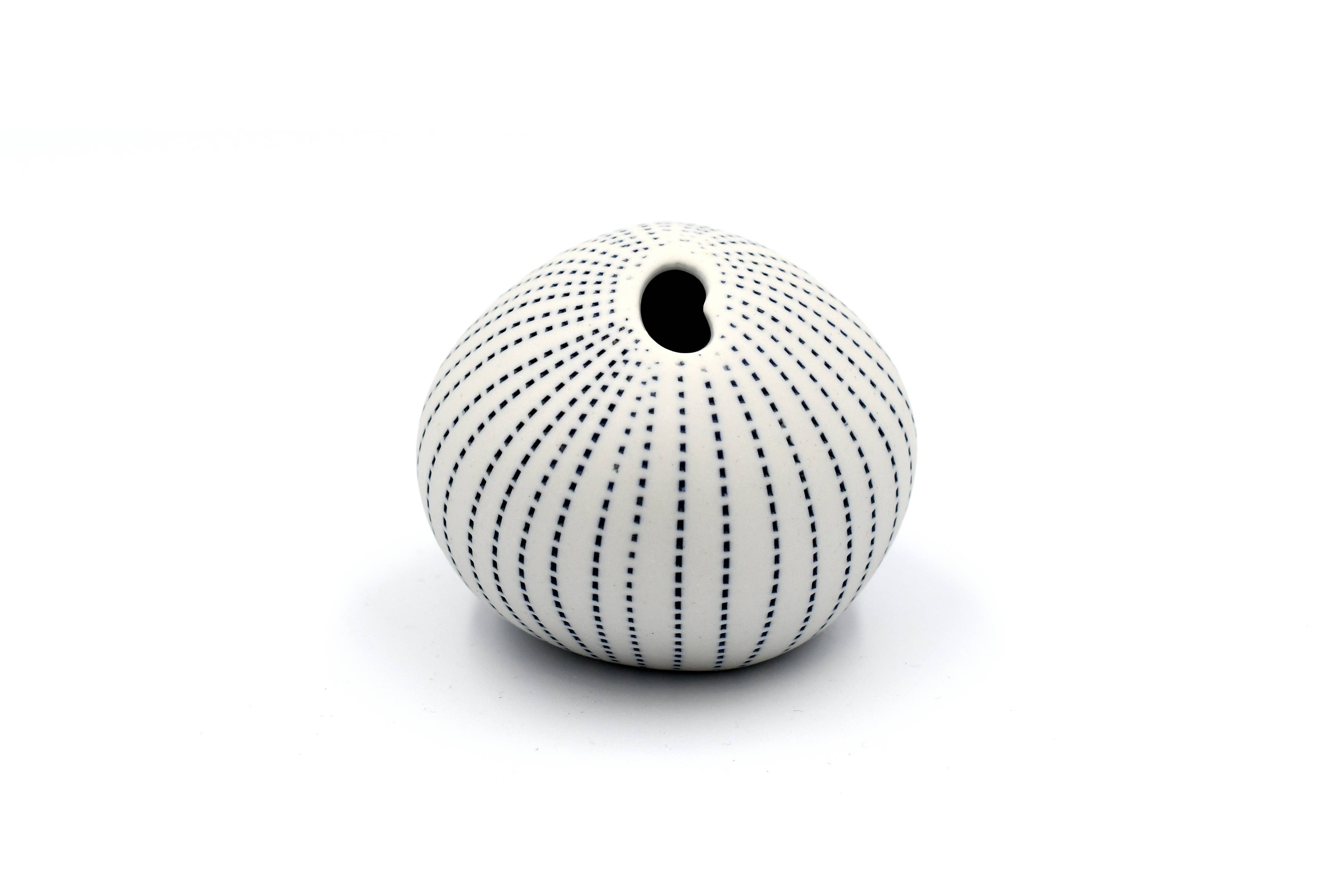 Pebble – Handcrafted Porcelain Bud Vase