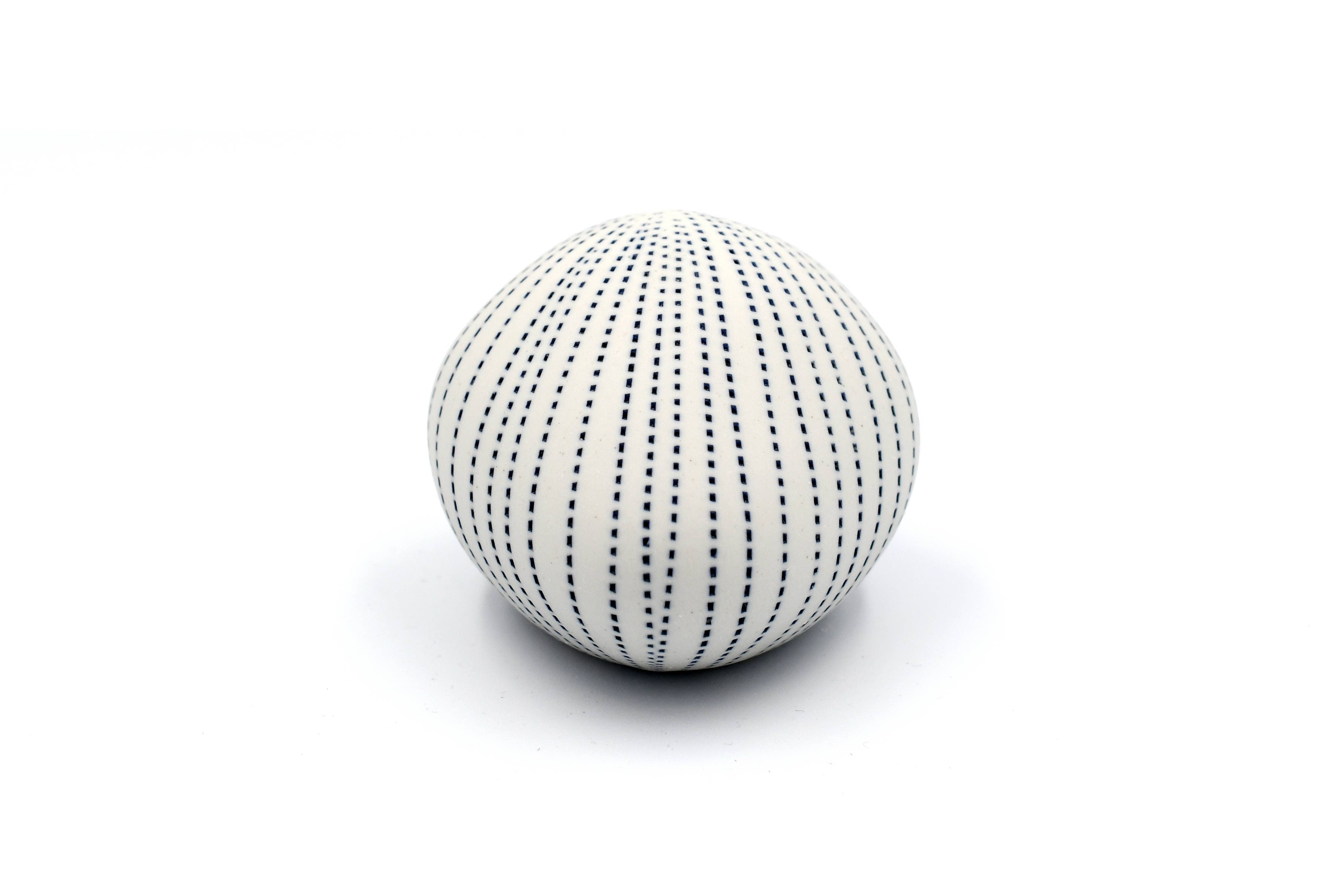 Pebble – Handcrafted Porcelain Bud Vase