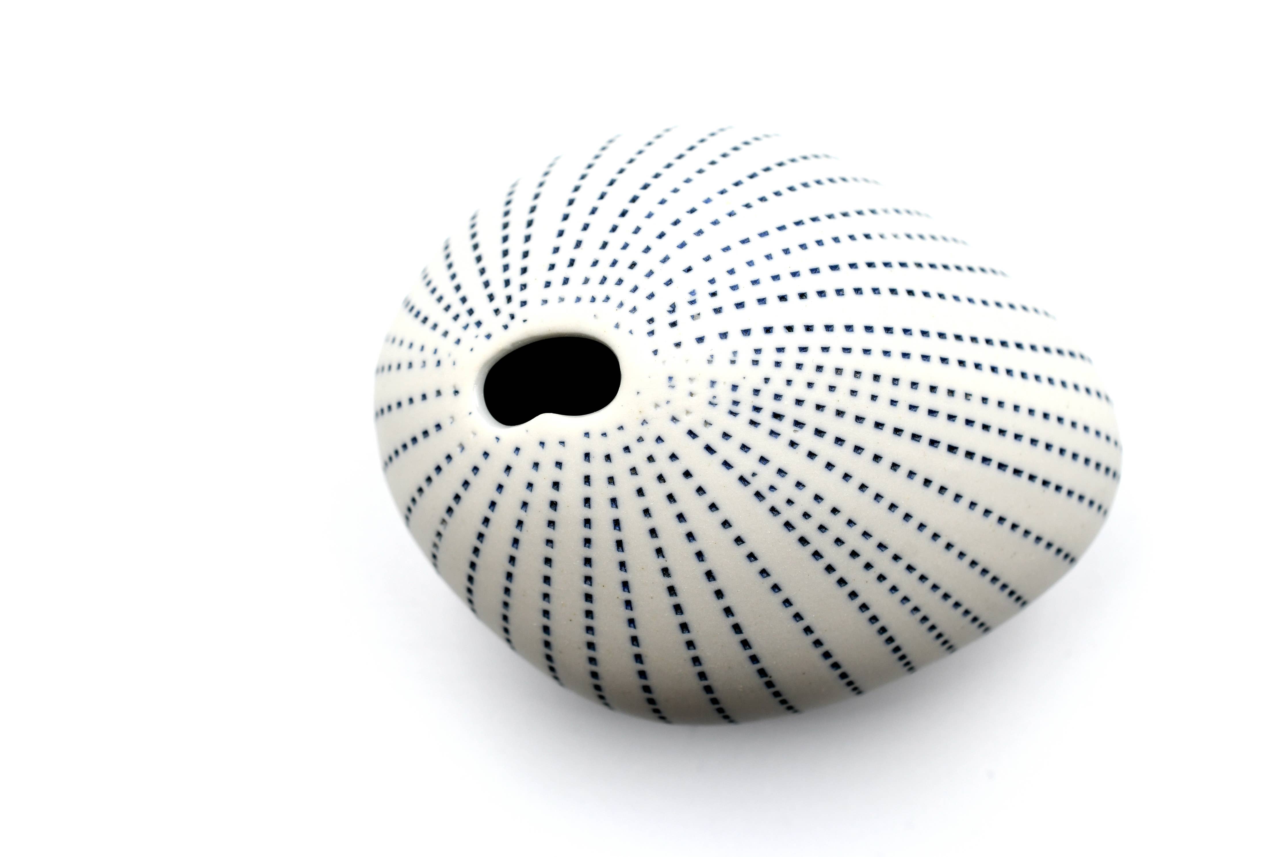 Pebble – Handcrafted Porcelain Bud Vase