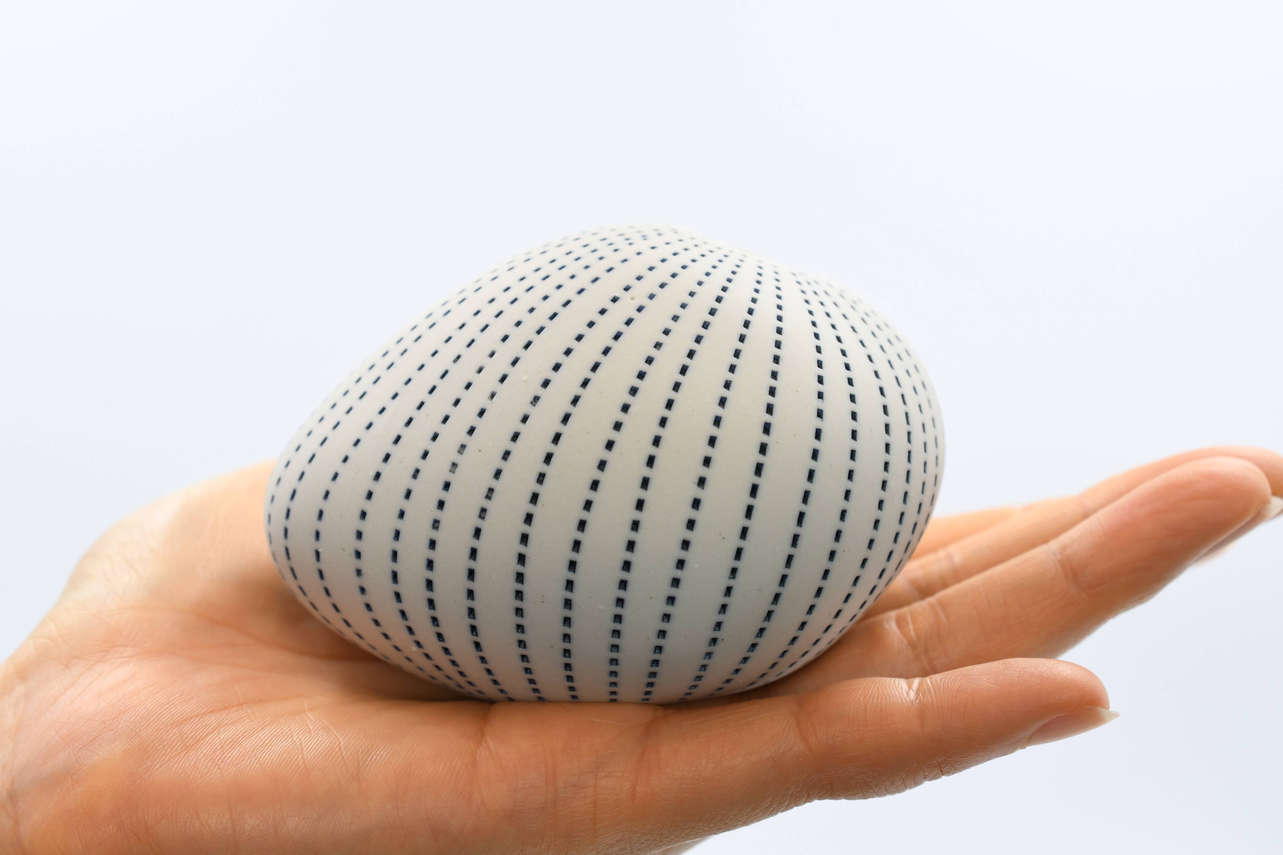 Pebble – Handcrafted Porcelain Bud Vase