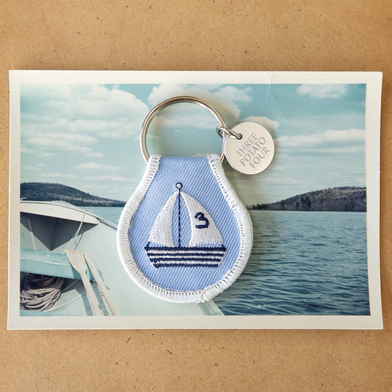 Patch Keychain “Sailboat” – Embroidered Cotton